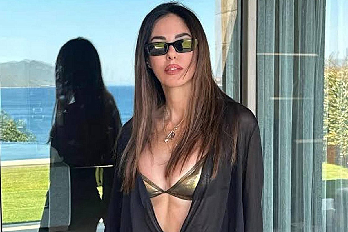 Kim der 54 yaşında! Defne Samyeli'nin bikinili pozlarına aynı yorum yağdı