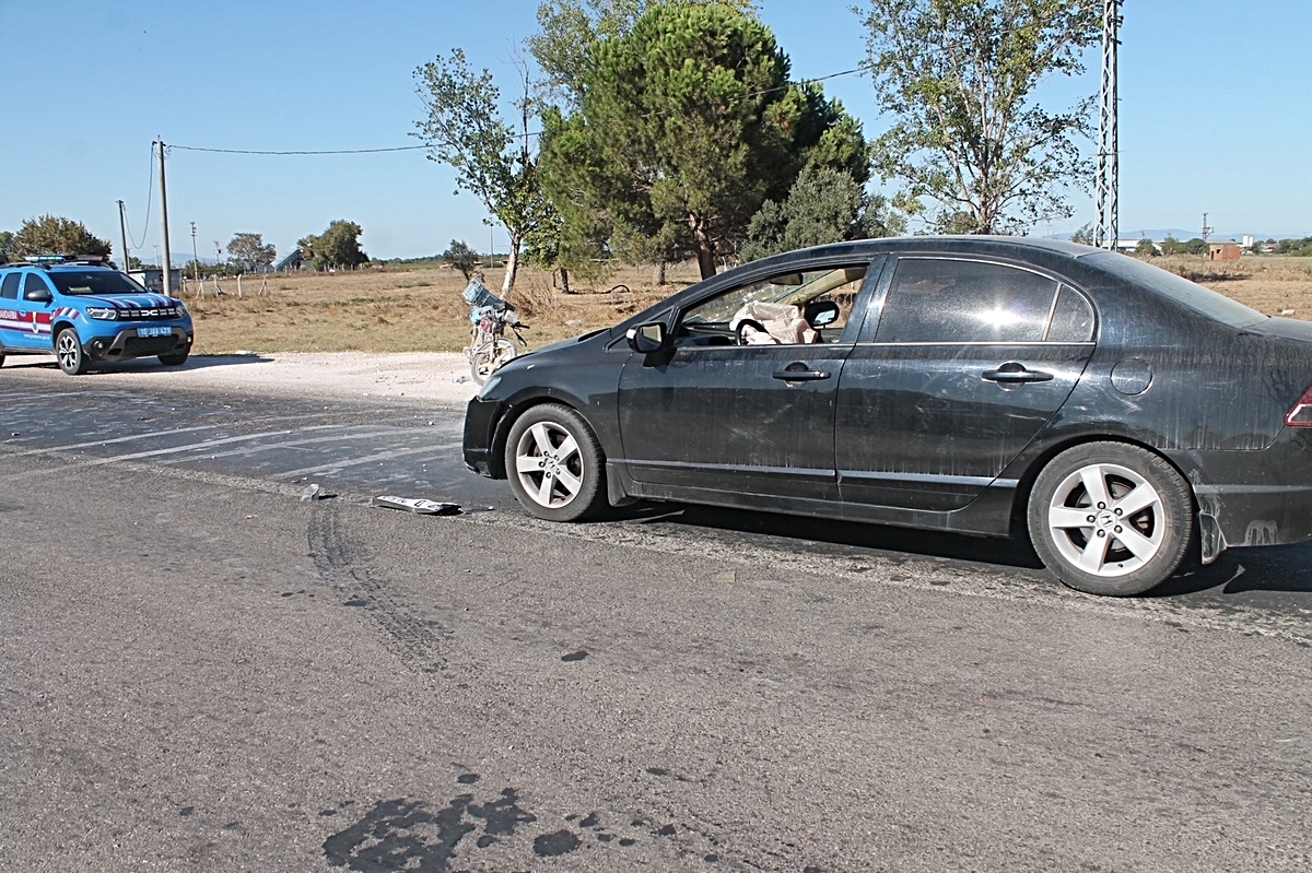 Manyas’ta otomobil motoiklete çarptı: 1 ölü