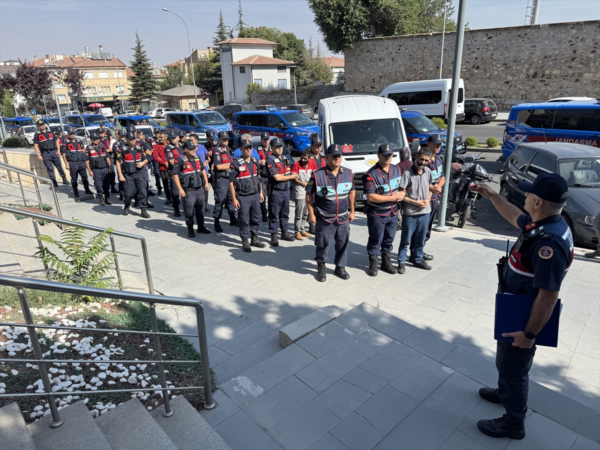 Kayseri'de 18 yıl önce öldürülen Sedat Ünal cinayetinde 7 şüpheli adliyeye sevk edildi