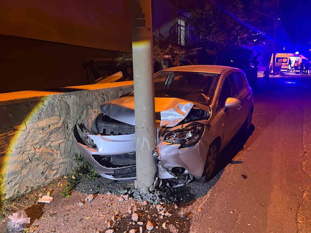 Niğde’de iki otomobil çarpıştı: 5 yaralı