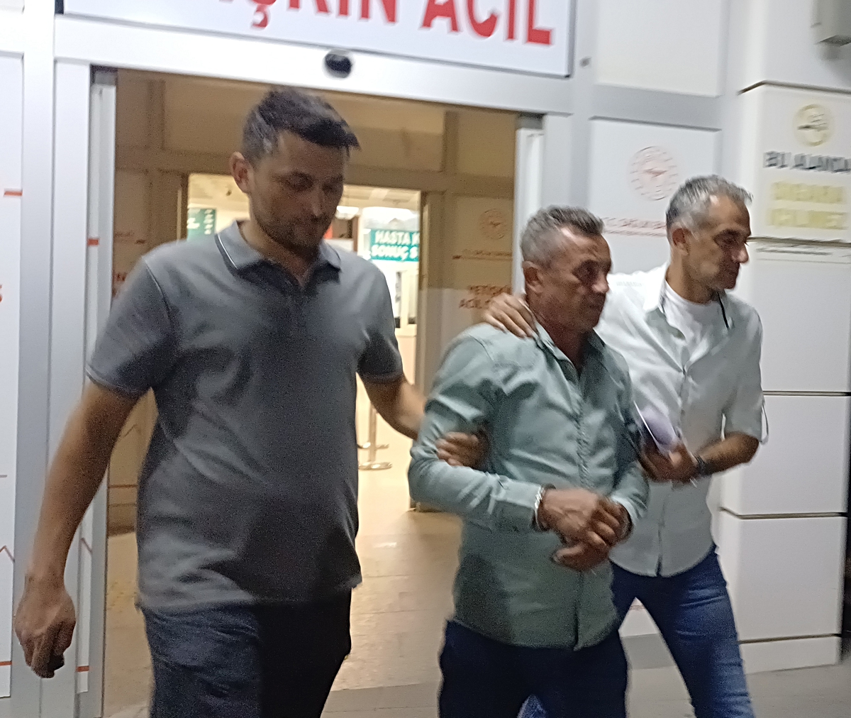 Aksaray'da parkta husumetlisini göğsünden bıçaklayan şüpheli tutuklandı
