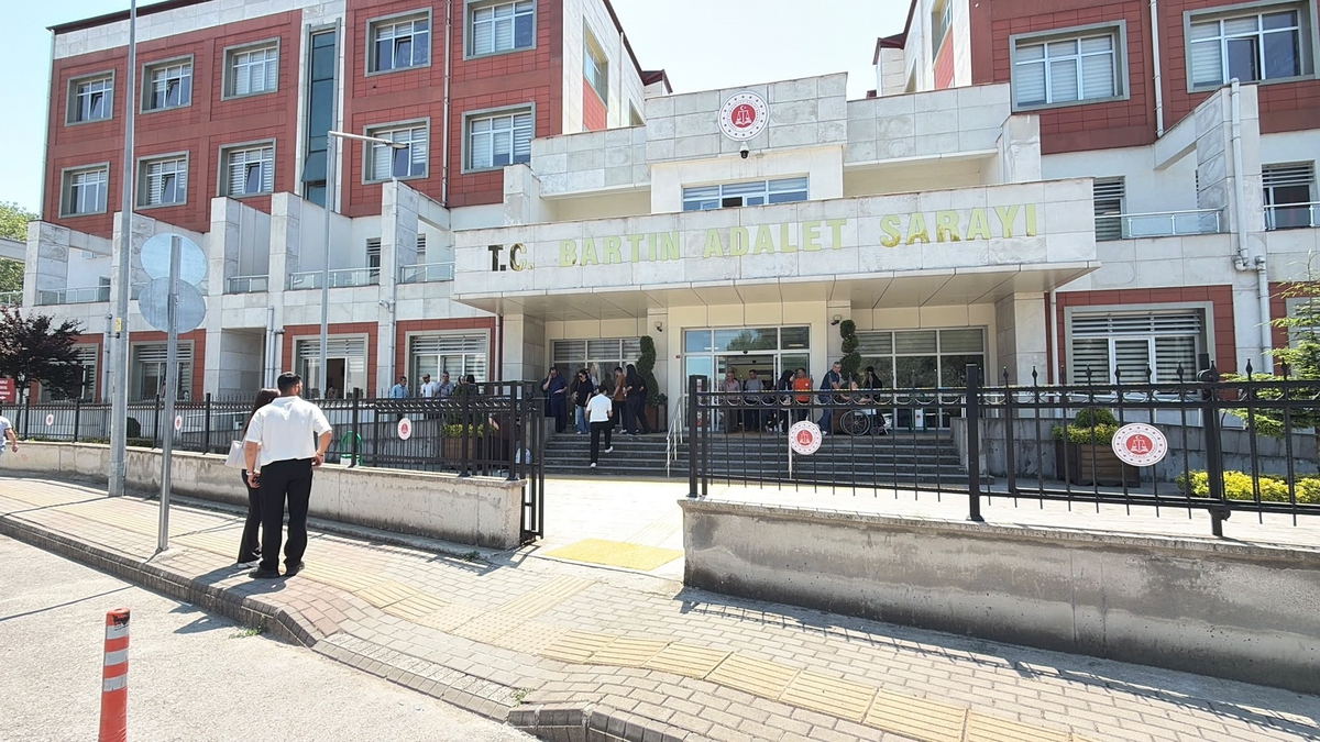 Sanal medyada müstehcen paylaşımlar yapan 2 şüpheli tutuklandı