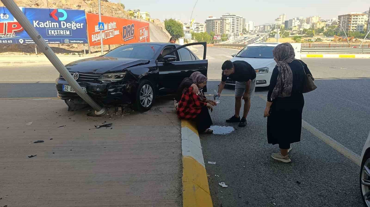 Şanlıurfa’da iki otomobil çarpıştı: 1 yaralı