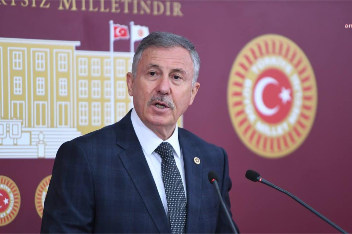 Selçuk Özdağ’dan 380 TL’lik su sorusu: “Havalimanlarında fiyat denetimi yapılıyor mu?”