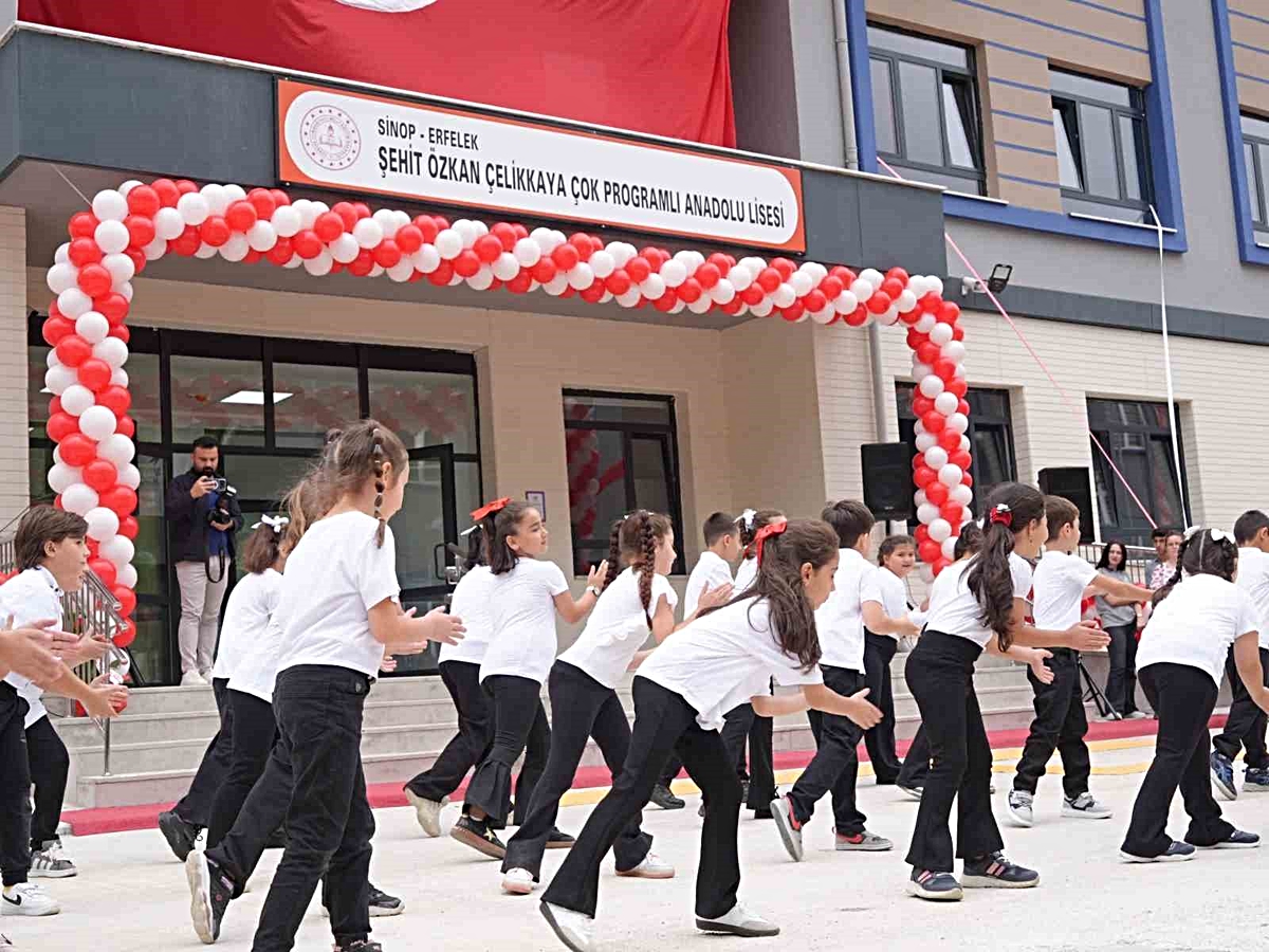 Sinop’ta 16 derslikli modern lise hizmete açıldı