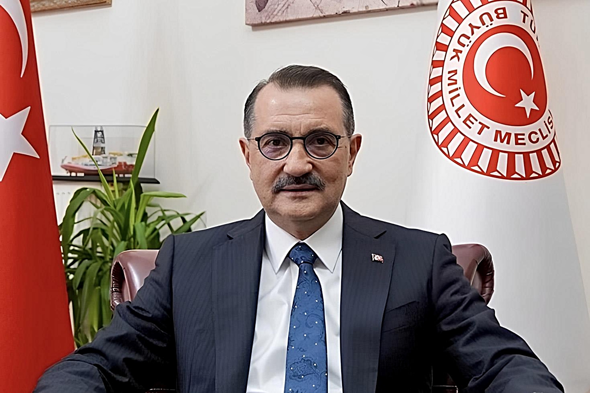 'Yapay zeka durdurulsun' tartışmalarına TBMM Yapay Zeka Komisyonu Başkanı Dönmez de dahil oldu