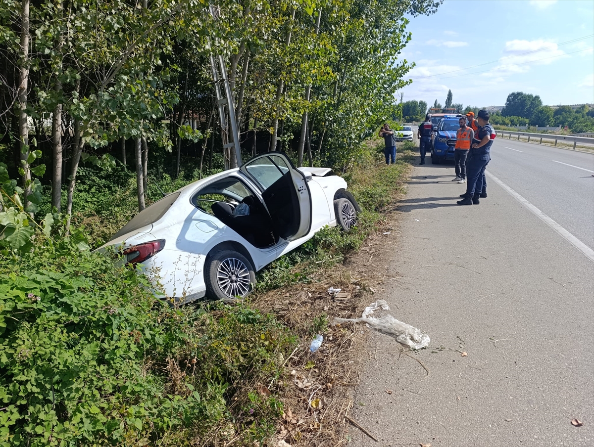 Tokat'ta devrilen otomobilde 1 kişi öldü, 1 kişi yaralandı
