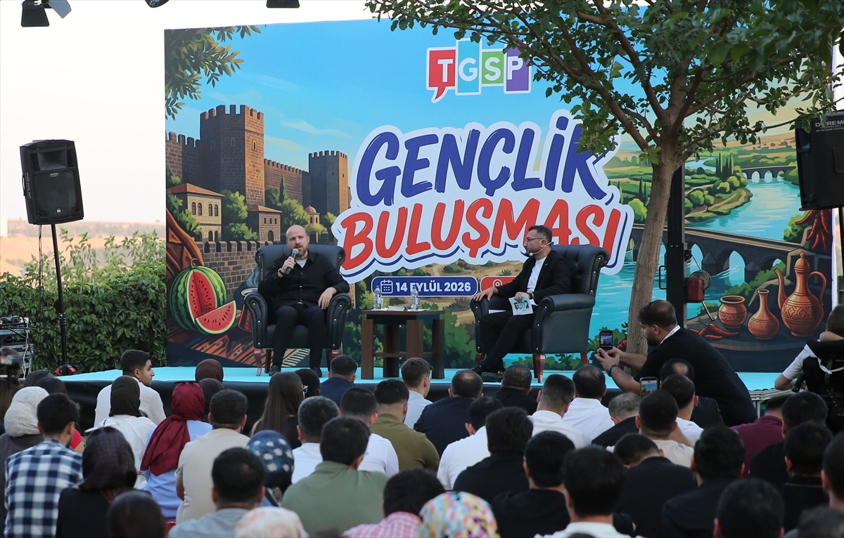 Türkiye Gönüllü Teşekküller Vakfı Mütevelli Heyeti Başkanı Bilal Erdoğan, Diyarbakır'da gençlerle buluştu: