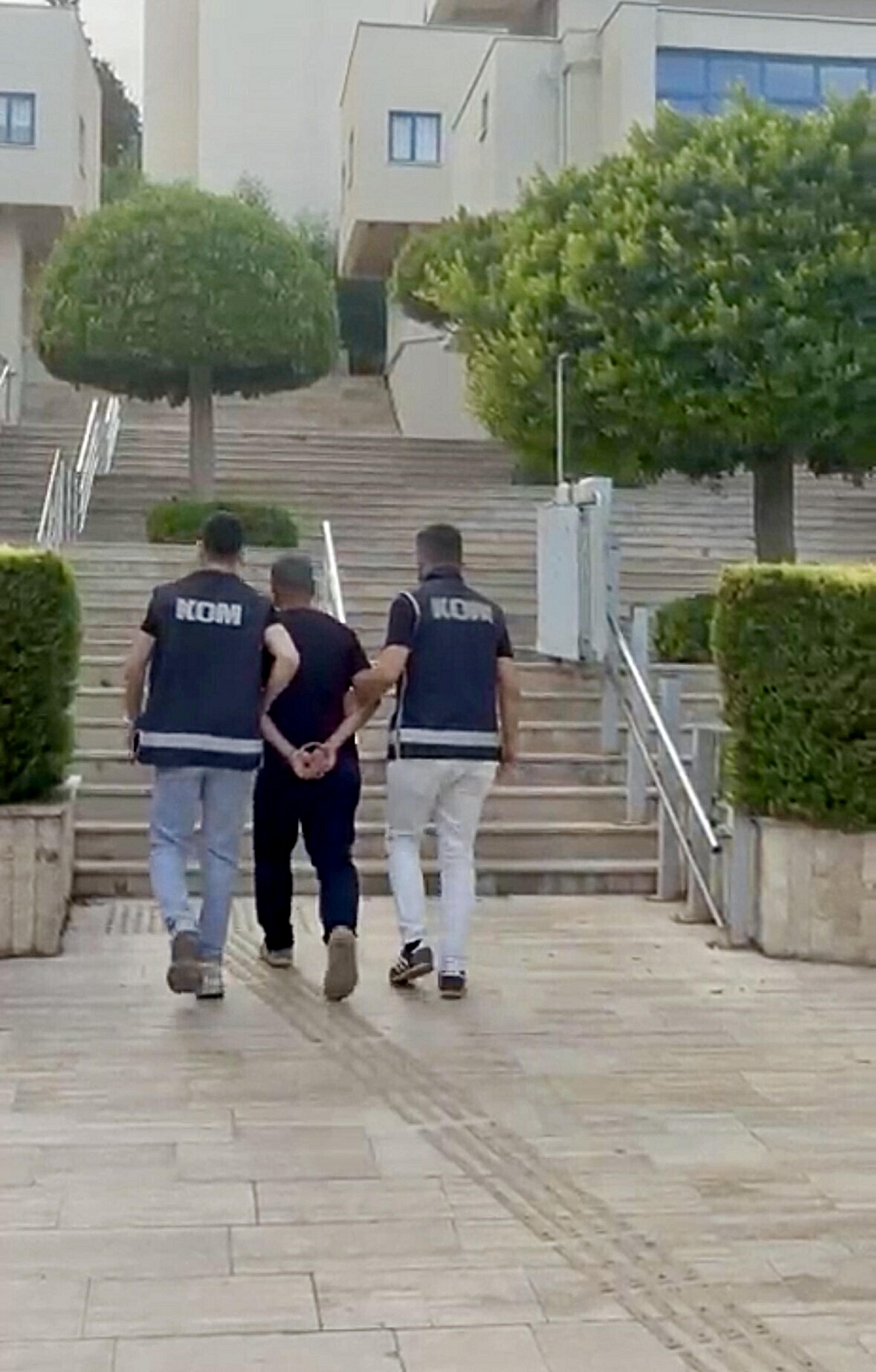 14 yıl 2 ay hapis cezasıyla aranan ihraç uzman çavuş yakalandı