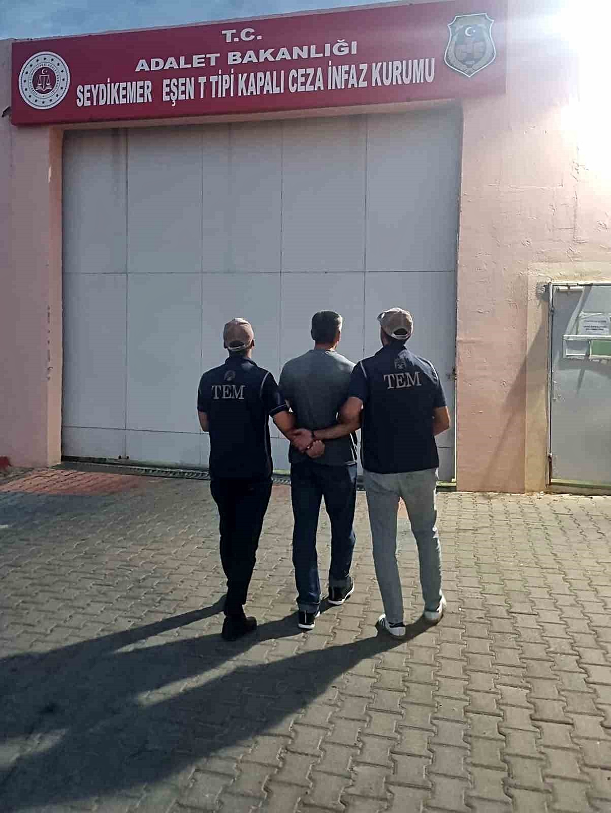 6 yıl 10 ay hapis cezası bulunan FETÖ üyesi ihraç polis yakalandı
