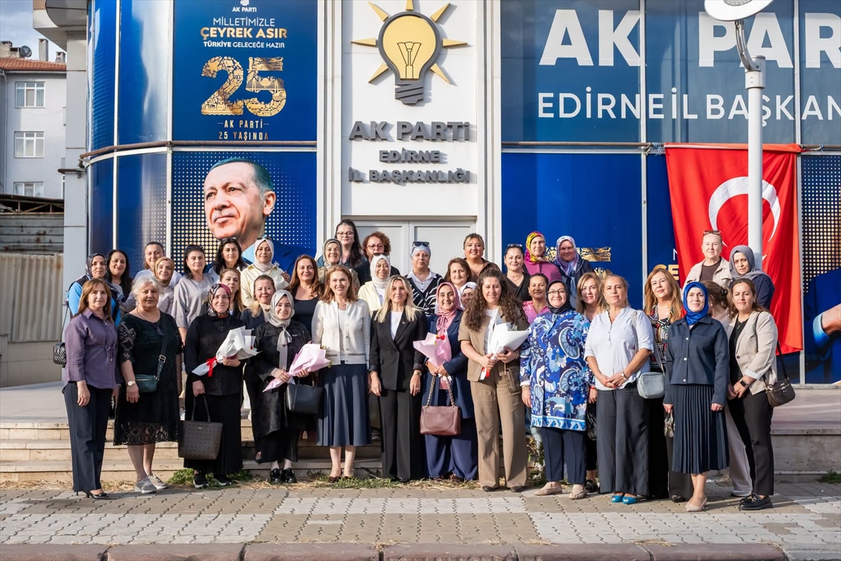 AK Parti Edirne İl Başkanlığında kadın kolları buluşması