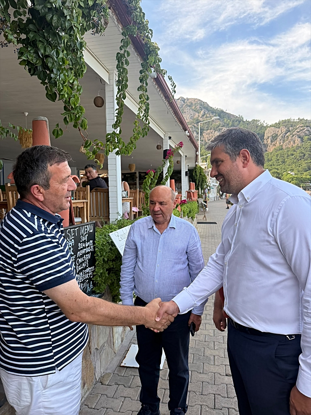 AK Parti Muğla Milletvekili Otgöz, Marmaris'te esnafla buluştu