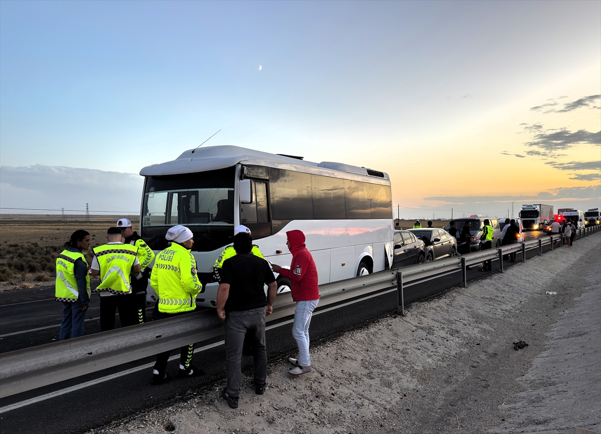 Aksaray'da zincirleme trafik kazasında 16 kişi yaralandı