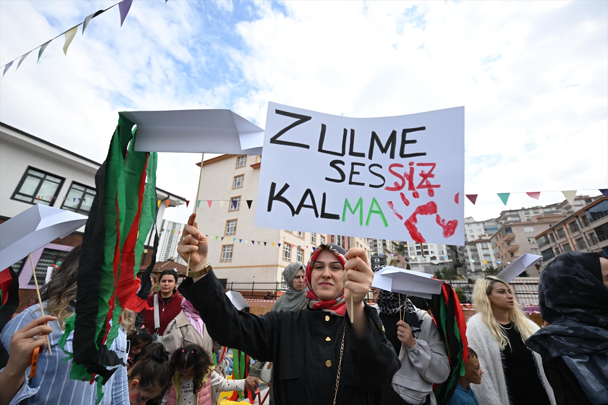 Ankara'da uçurtmalar Gazzeli çocuklar için gökyüzüne bırakıldı