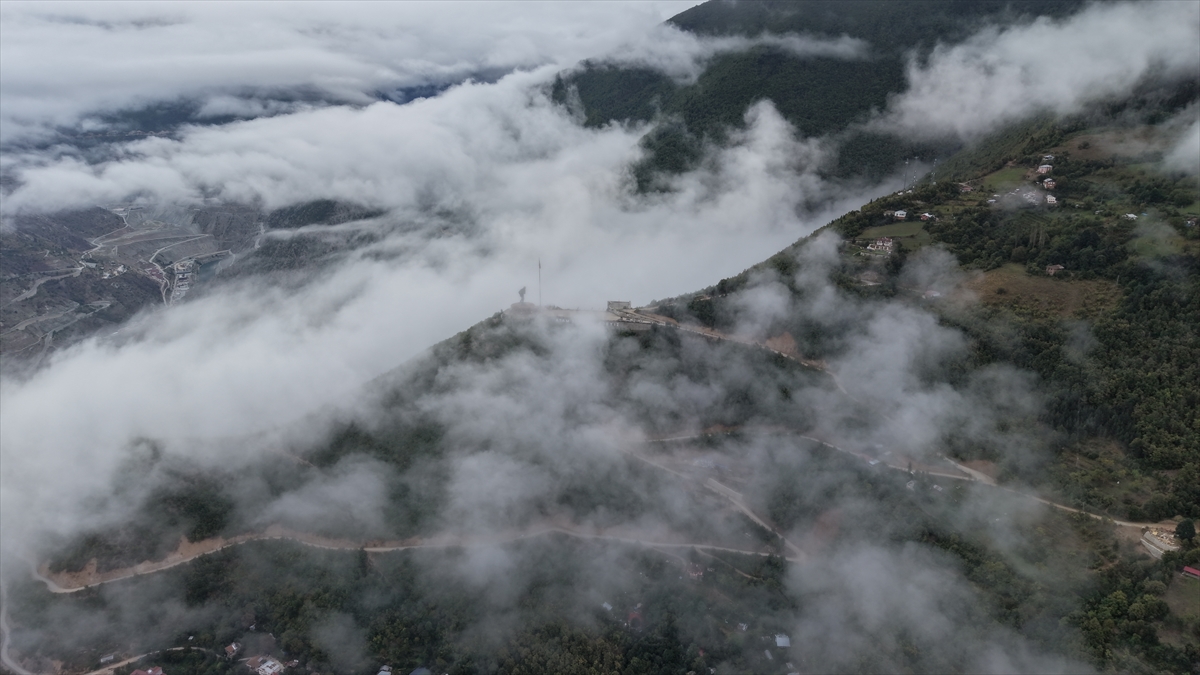 Artvin'i kaplayan sis bulutu havadan görüntülendi
