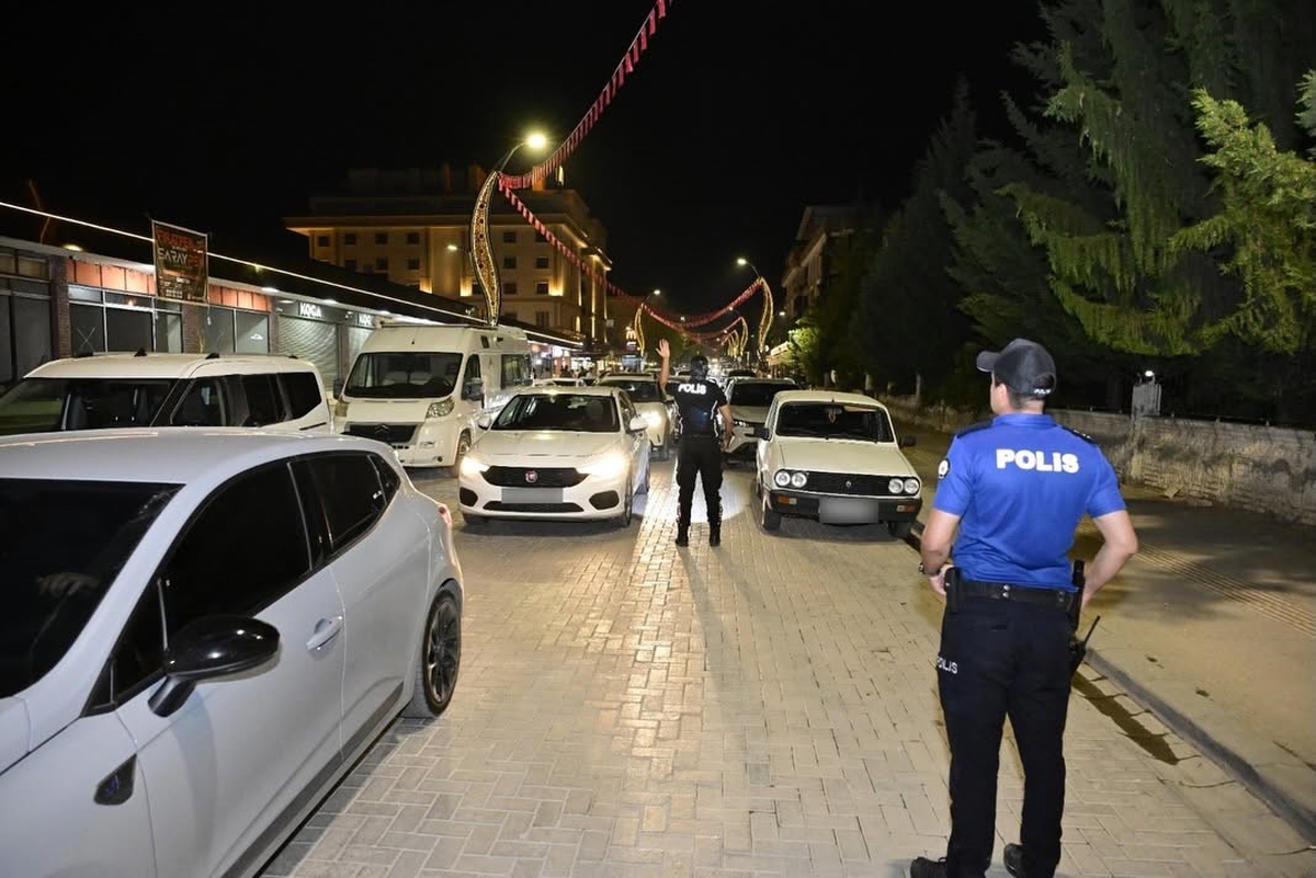Asayiş uygulamasında 1 aranan şahıs yakalandı