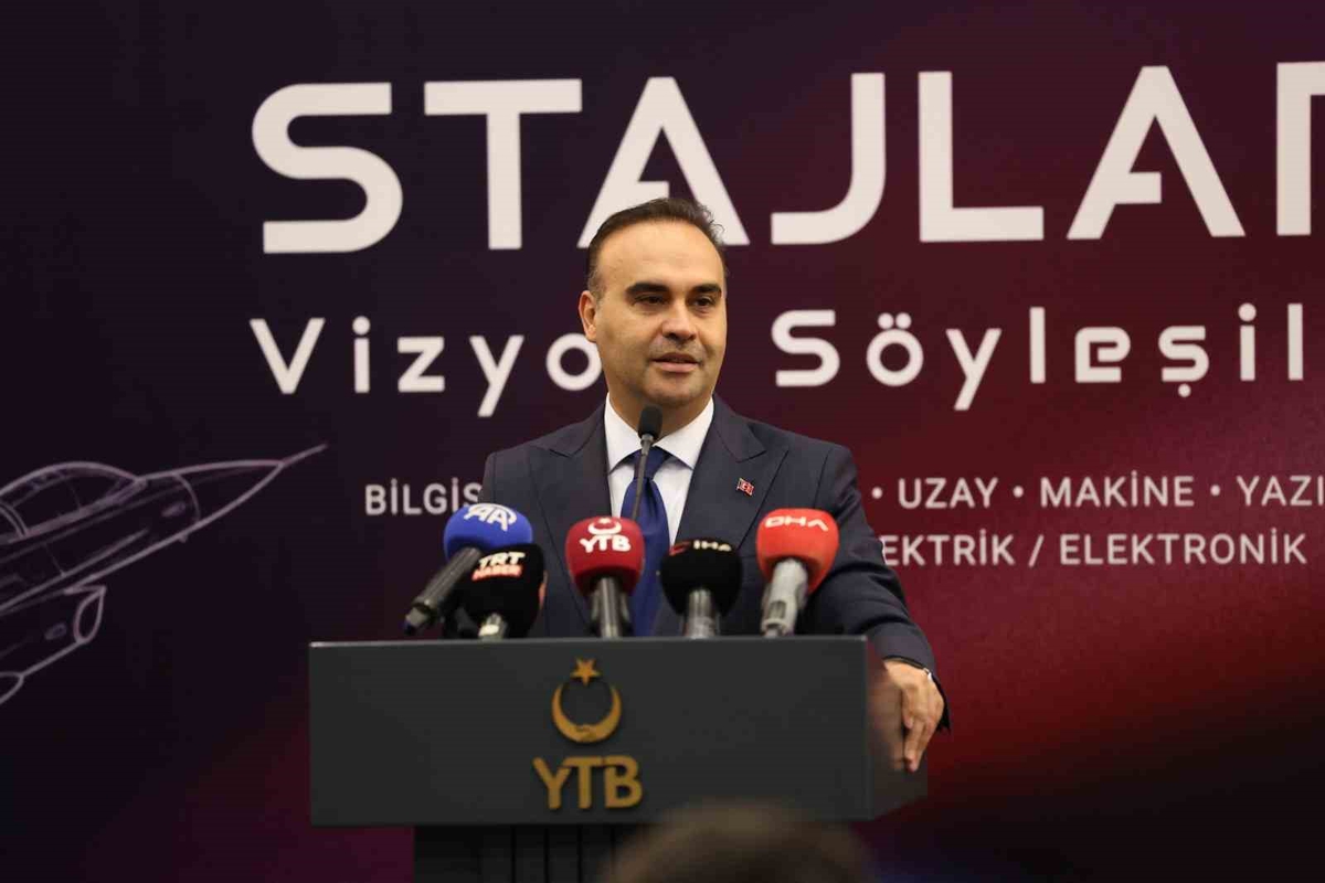 Bakan Kacır: 'Öyle kuvvetleneceğiz ki, dünyada hiç kimse mazlumlara ve Türk milletine zarar vermeyi aklının ucundan dahi geçiremeyecek'
