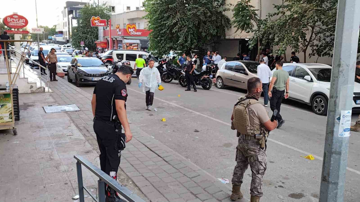 İki Grup Birbirine Girdi: Silahlı Kavgada 3 Kişi Yaralandı