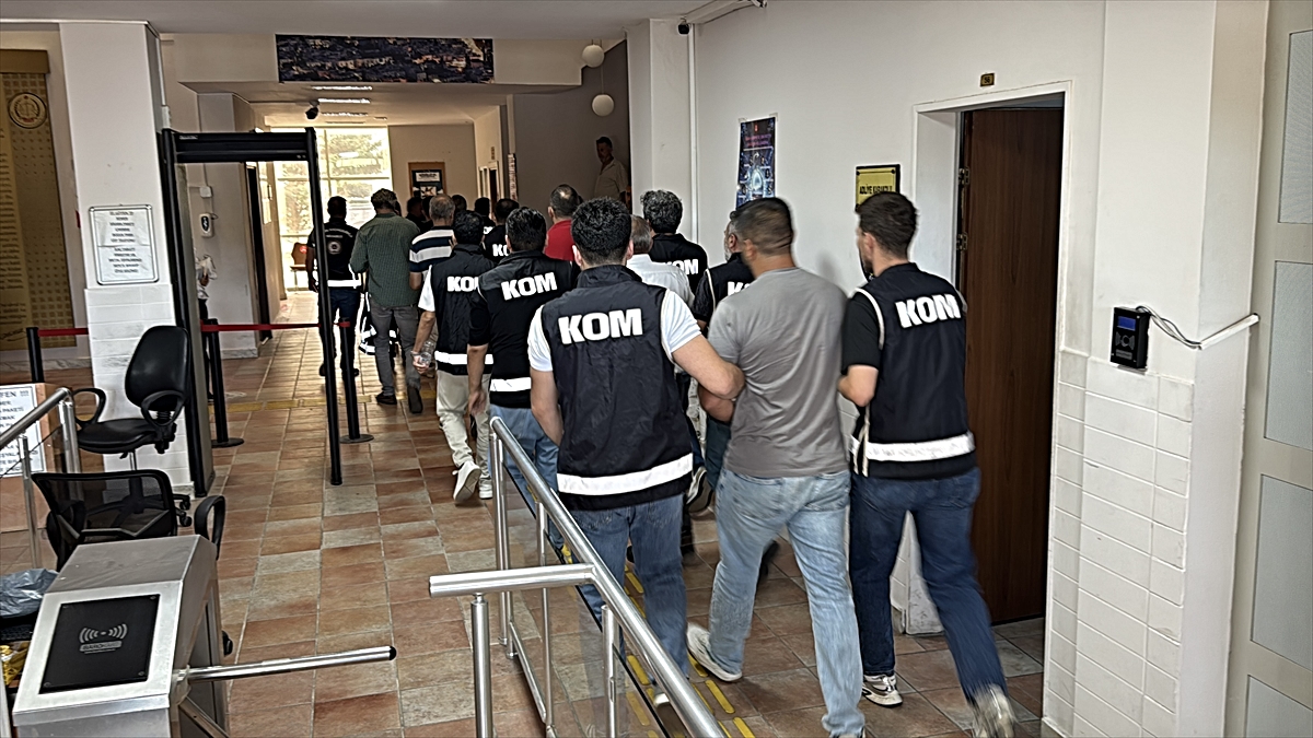 Bodrum'da 'Sokaklar Güvende' operasyonunda yakalanan 8 zanlı adliyeye sevk edildi