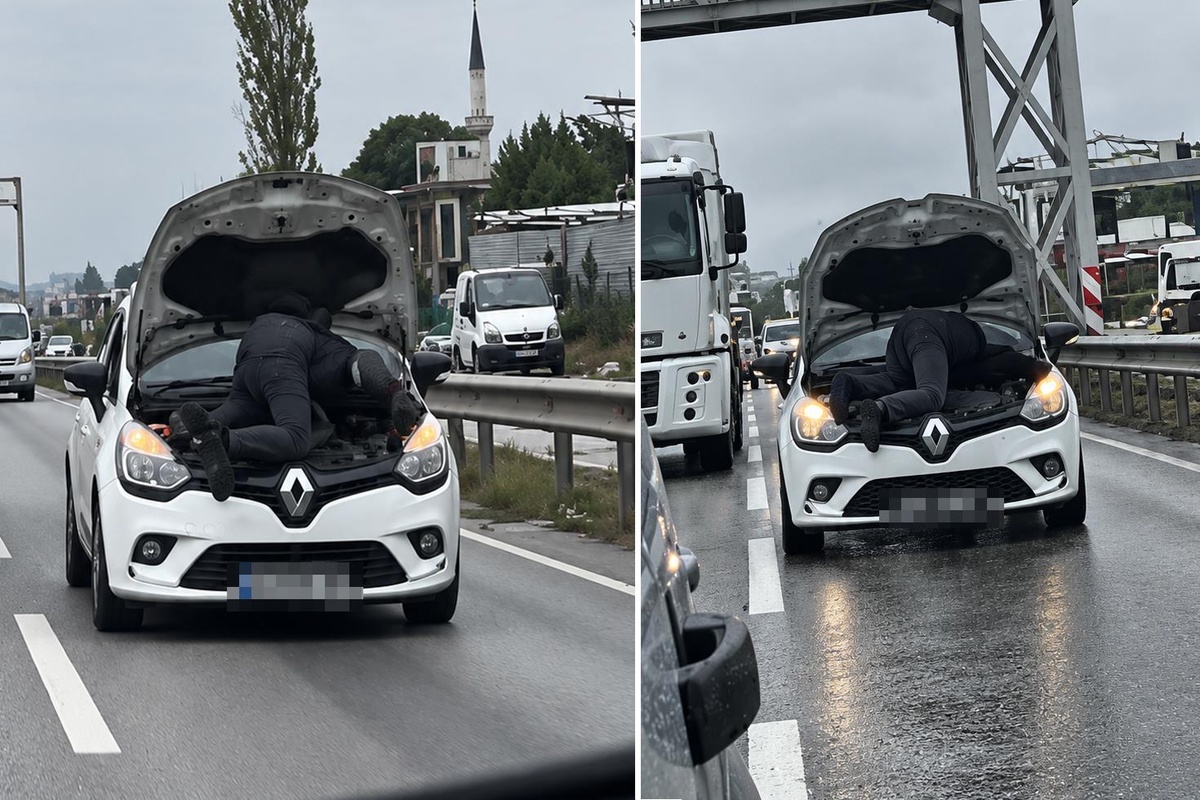 Trafikte akılalmaz görüntü! Seyir halindeki otomobilin motorunu tamir etti