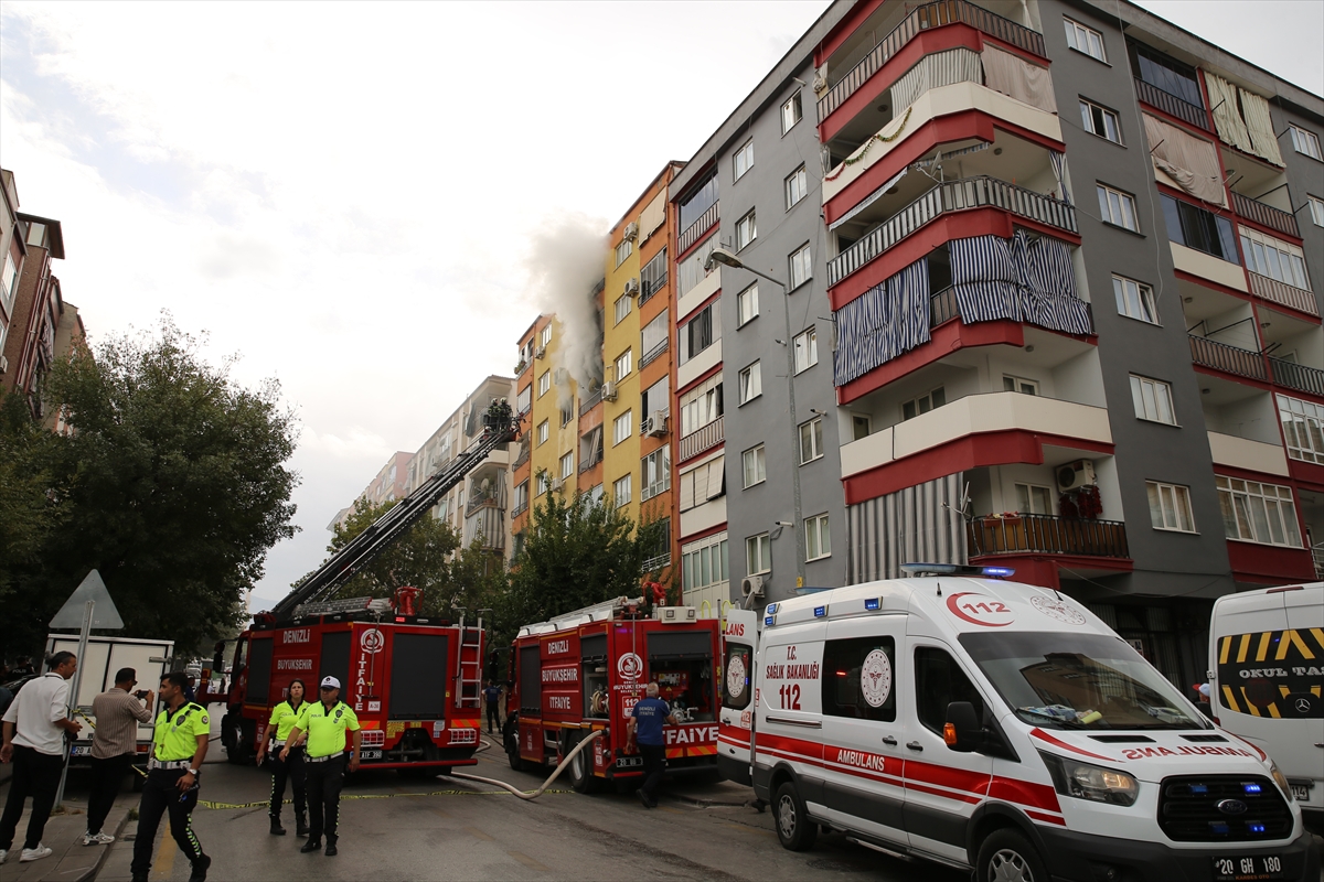 Denizli'de apartmandaki yangında 2 kişi dumandan etkilendi