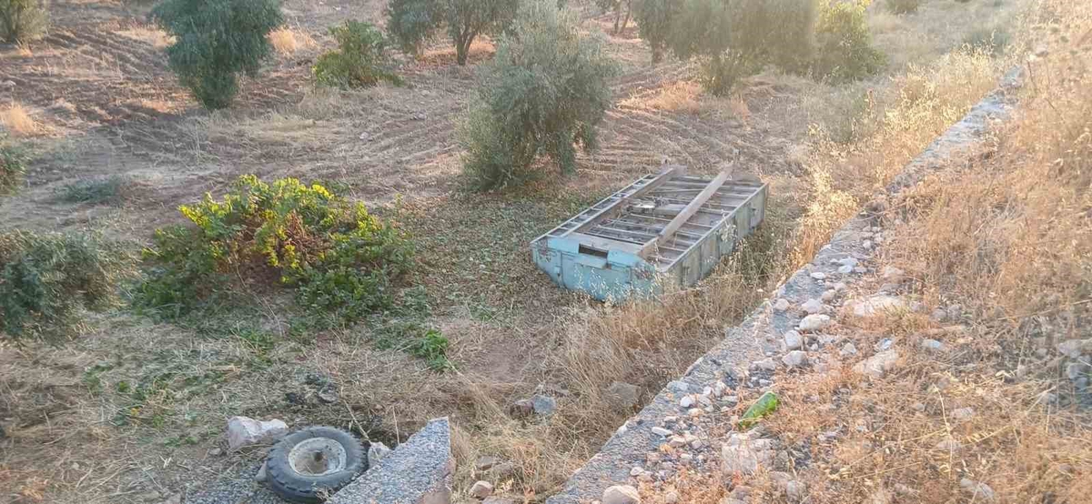 Fıstık yüklü traktör devrildi: 1 ağır yaralı