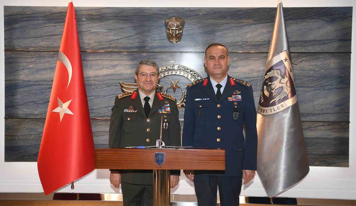 Genelkurmay Başkanı Orgeneral Bayraktaroğlu, Hava Kuvvetleri Komutanı Orgeneral Dalkıran ile görüştü