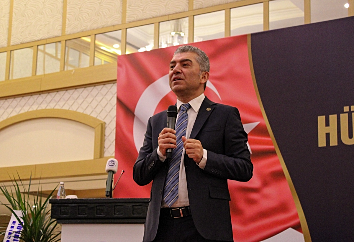 Hürriyetçi Eğitim Sen, okullara 'Maarif Modeli Eğitim/Materyal Sandığı' gönderilmesi talebiyle MEB'e başvuruda bulundu