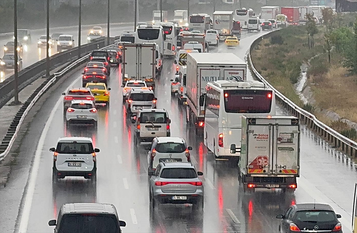 İstanbul Anadolu Yakası'nda trafik yoğunluğu yüzde 83'e çıktı