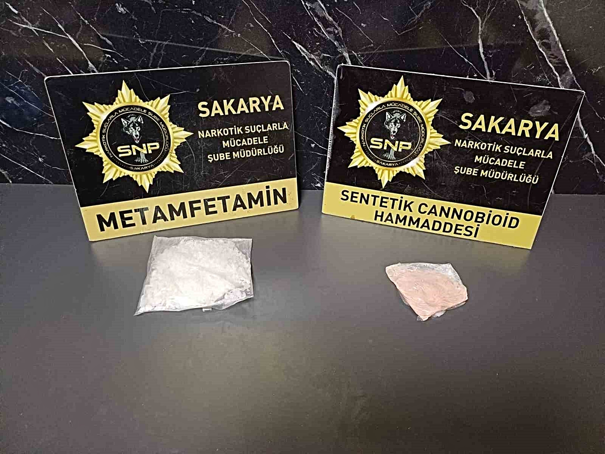 İstanbul’dan 111 kilogram uyuşturucu ham maddesi getirirken Sakarya gişelerinde yakalandılar