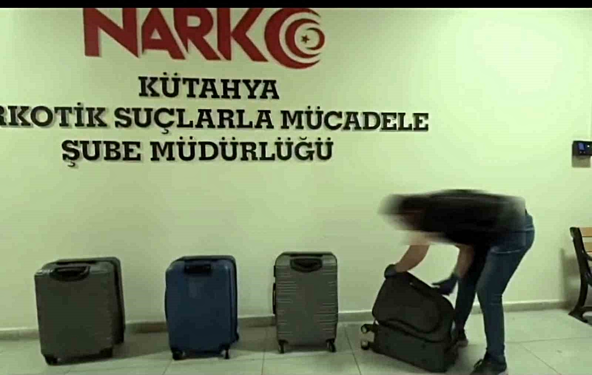 Kütahya’da narkotik operasyonu: Valizlerden 98,74 kilo pregabalin çıktı