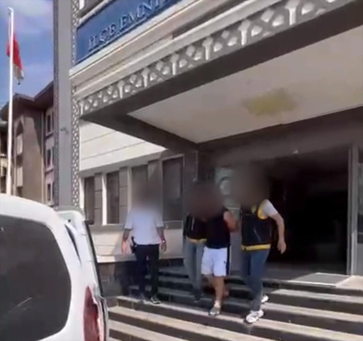 Mersin'de 4 suçtan aranan zanlı yakalandı