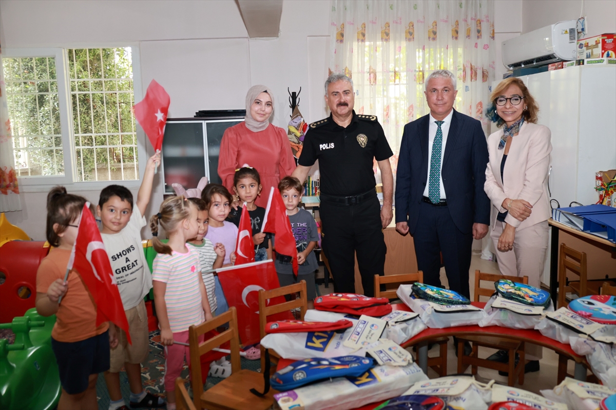 Mersin İl Emniyet Müdürü Fahri Aktaş öğrencilerle buluştu