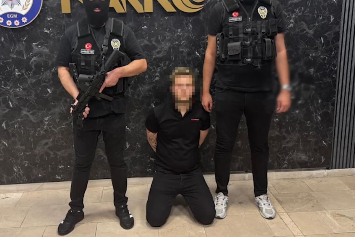 Ülkesi onu kırmızı bültenle arıyordu! Türk polisi kıskıvrak yakaladı