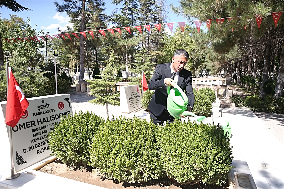 Niğde Cumhuriyet Başsavcısı Tuncay, şehit Halisdemir'in kabrini ziyaret etti