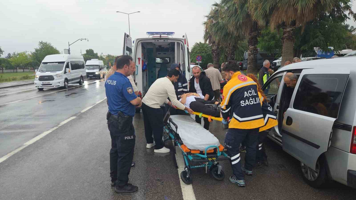 Samsun’da motosiklet yayaya çarptı: 2 yaralı