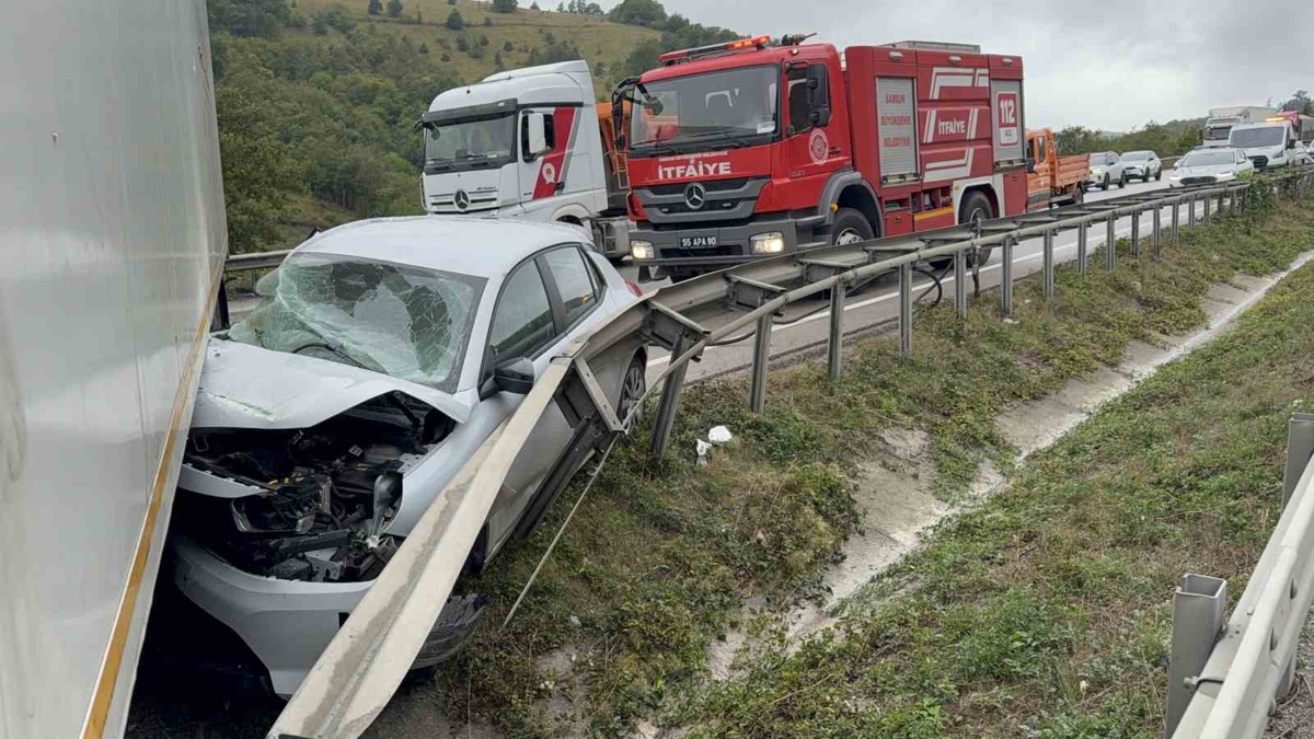 Samsun’da otomobil tırla çarpıştı: 2 yaralı