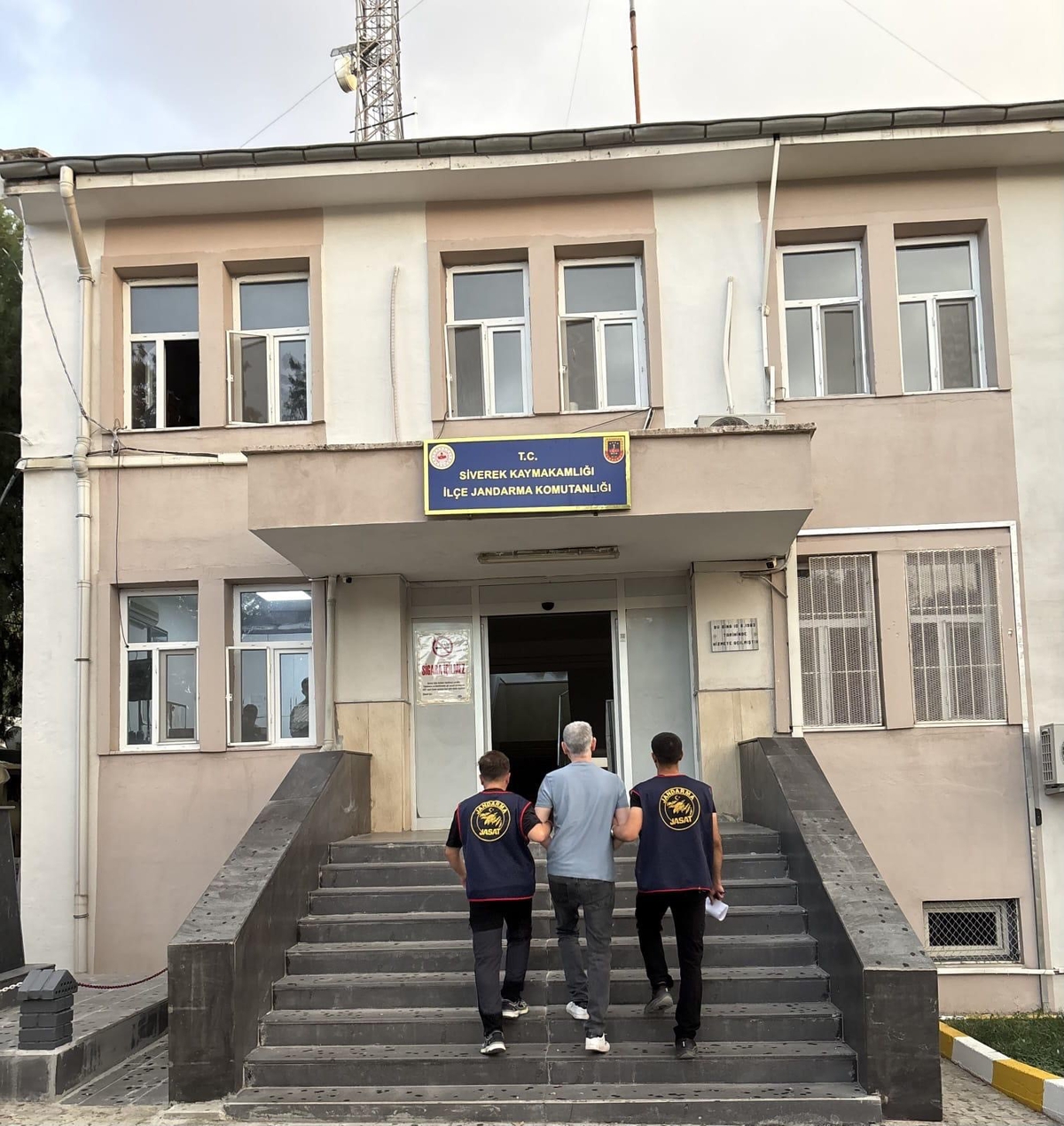 Siverek’te 15 yıl 5 ay hapis cezasıyla aranan şahıs yakalandı