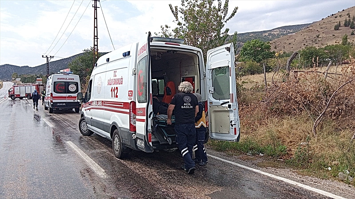 Tokat'ta iki kamyonetin çarpıştığı kazada 1 kişi yaralandı