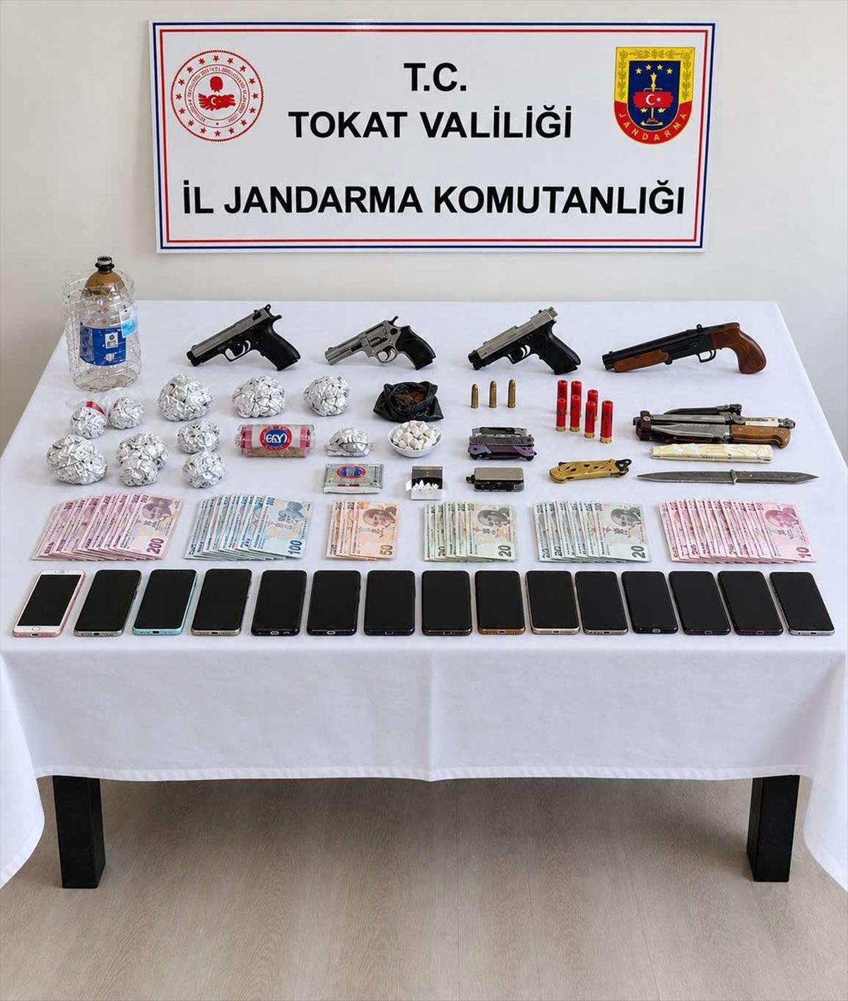 Tokat'ta uyuşturucu operasyonunda 20 zanlı yakalandı