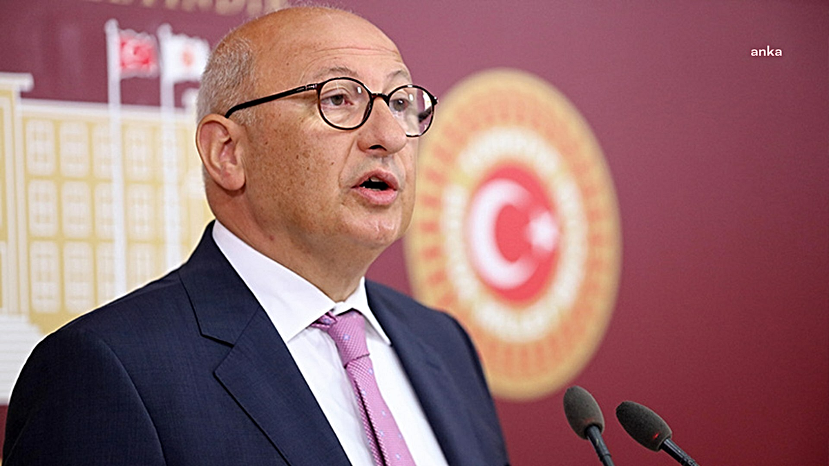 Utku Çakırözer: 'Sarayın kara düzeninde Türkiye'de gazetecilik yapmak, muhalif olmak suç sayılıyor'