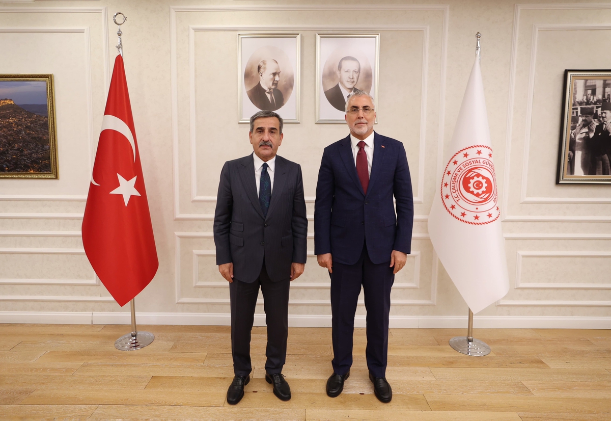 Vedat Işıkhan, Türkiye Kamu-Sen Genel Başkanı Önder Kahveci ile görüştü
