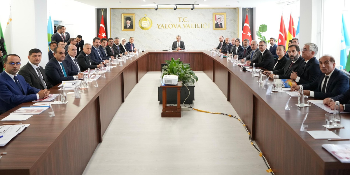 Yusuf Tekin Yalova'da İl Eğitim Değerlendirme Toplantısı'na katıldı