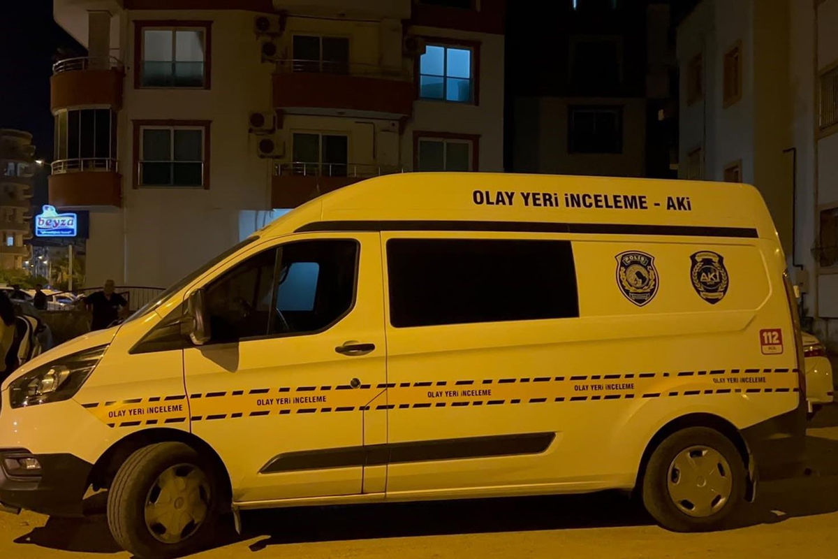 Adana’da aile faciası: Boşandığı eşini ve oğlunu silahla vurup intihar etti