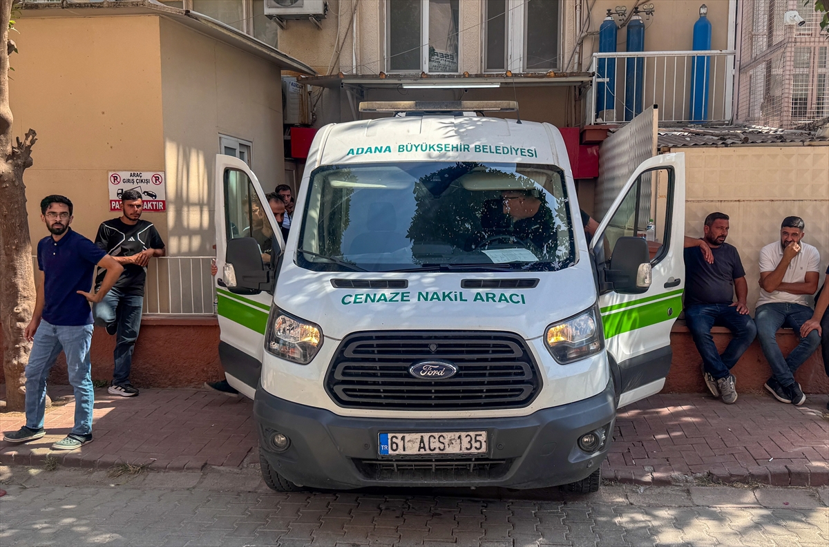 Adana'da boşandığı eşinin tabancayla öldürdüğü kadının cenazesi defnedildi