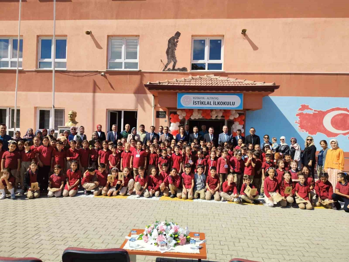 Altıntaş’ta İlköğretim Haftası coşkuyla kutlandı
