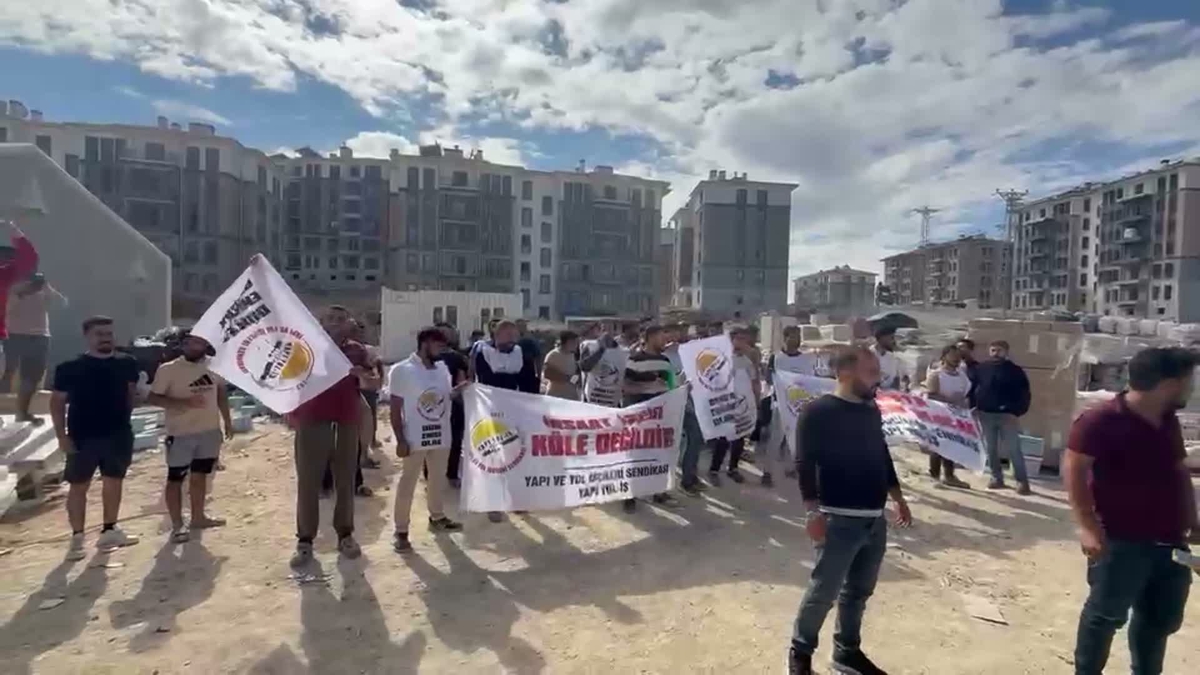 Arnavutköy Sazlıbosna'da inşaat işçilerinden eylem: Hakkımızı istiyoruz