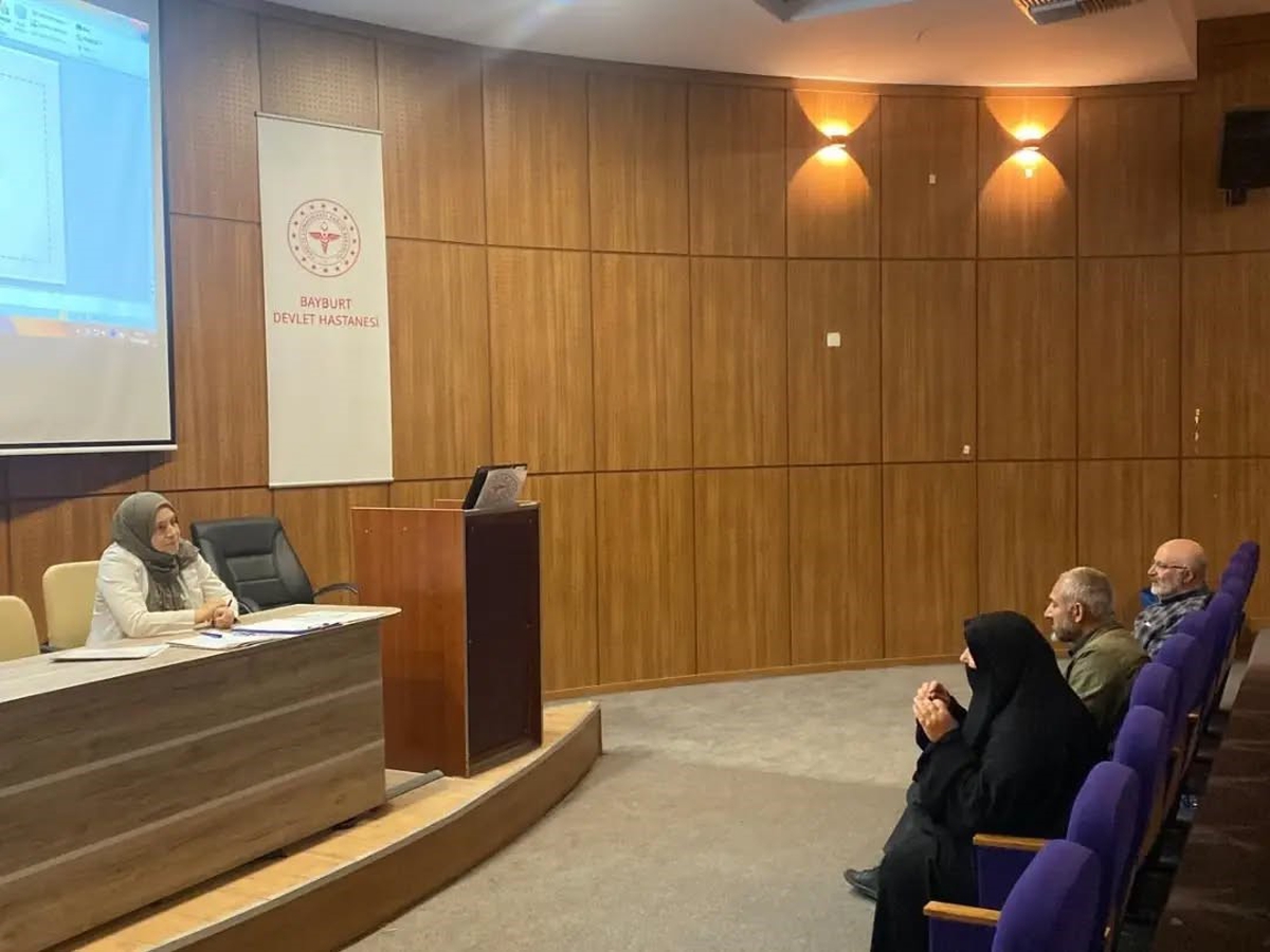 Bayburt’ta hastalar ve yakınları diyabet okulunda eğitim aldı