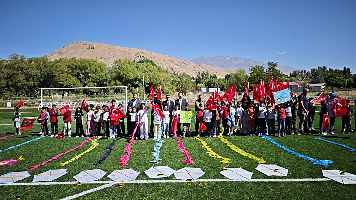 Bitlis'te Gazzeli çocuklar için uçurtma uçuruldu