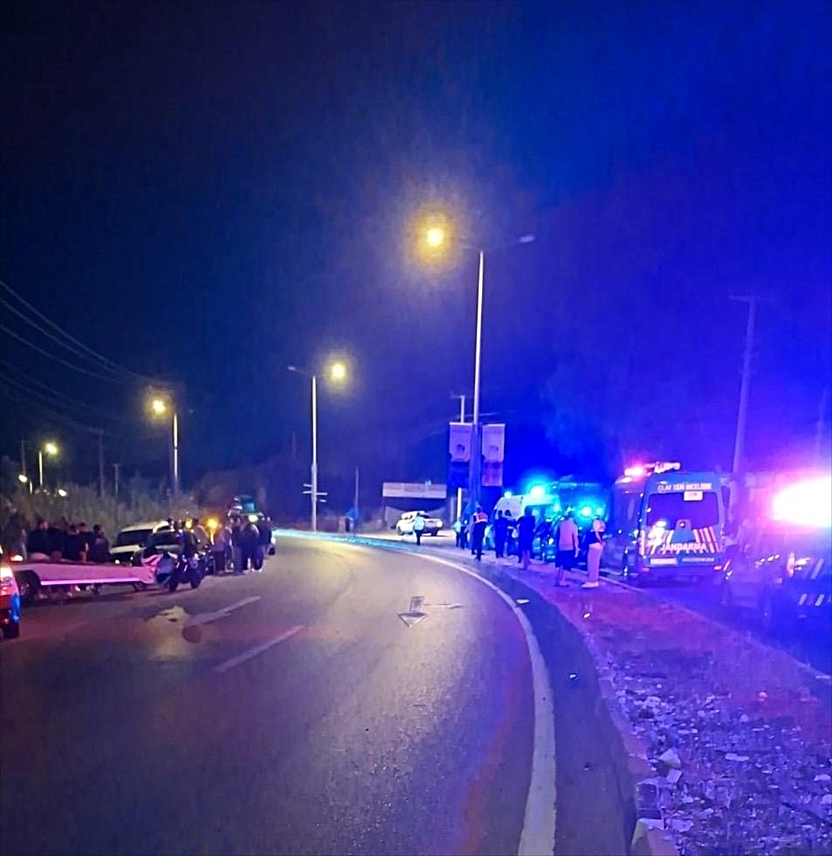 Bodrum'da aydınlatma direğine çarpan motosikletin sürücüsü öldü